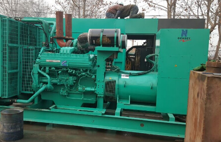 雷州发电机组如何判断水冷式机油散热器内部是否需要清洗？